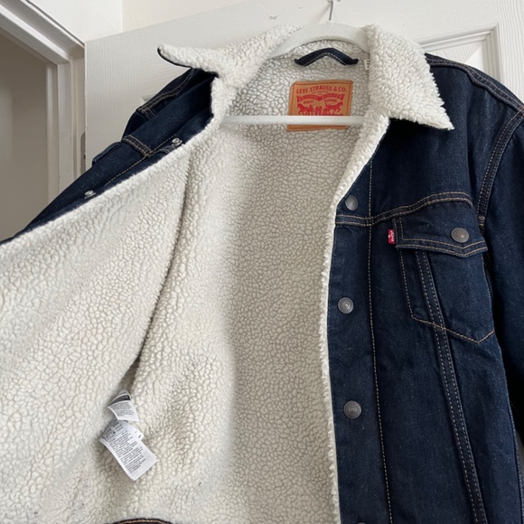 Levi's Sherpa Trucker Style Denim Jacket Dark Wash (New) - Picture 4 of 5